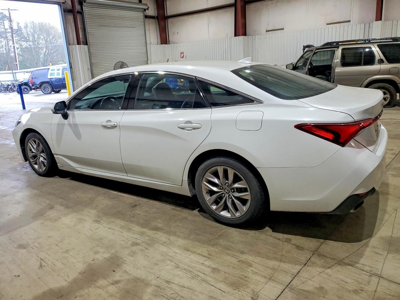 2020 TOYOTA Avalon