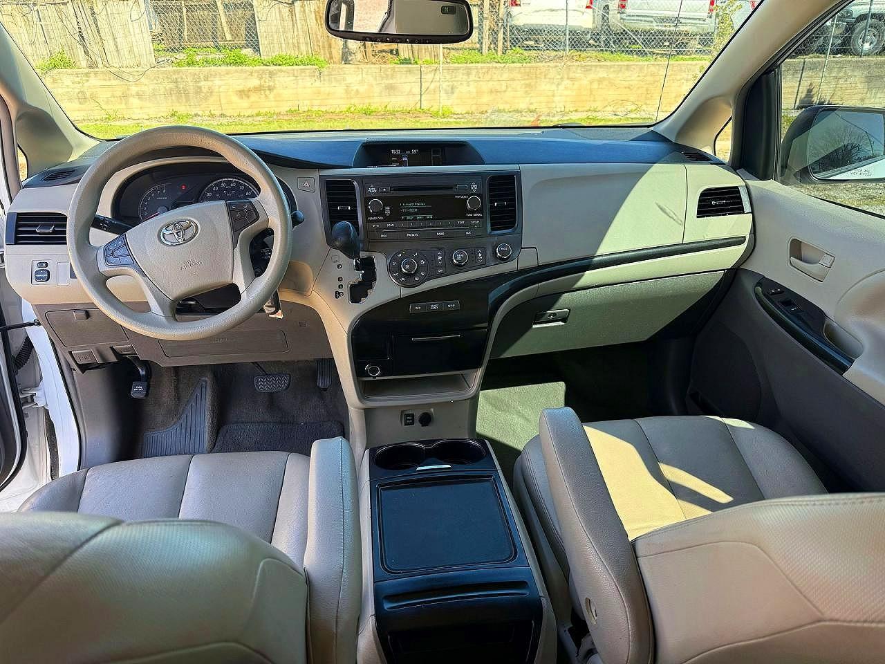 2012 TOYOTA SIENNA