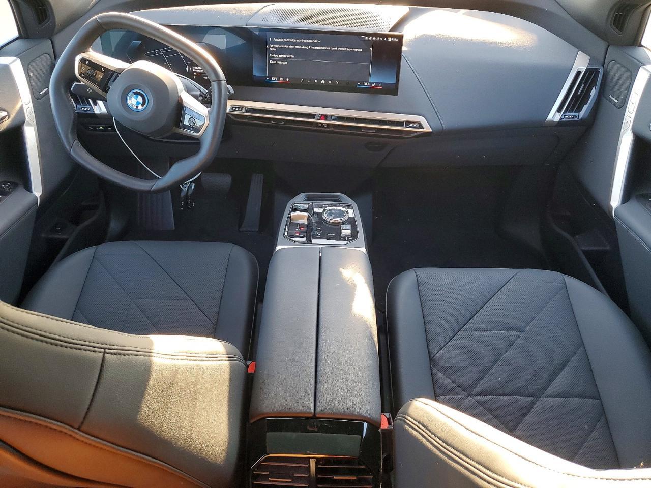 2025 BMW iX