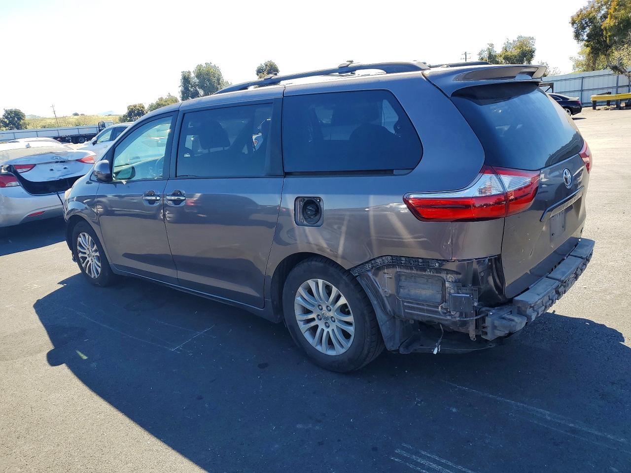 2015 TOYOTA SIENNA