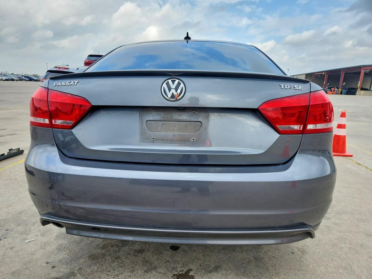 2015 VOLKSWAGEN Passat
