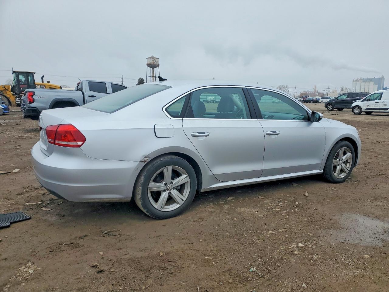 2012 VOLKSWAGEN Passat