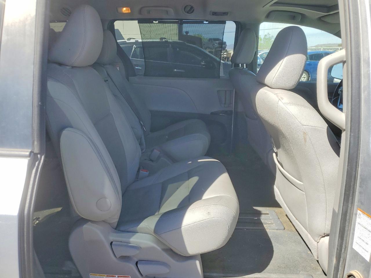 2016 TOYOTA SIENNA