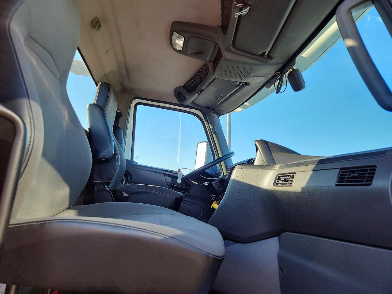 2019 INTERNATIONAL LT