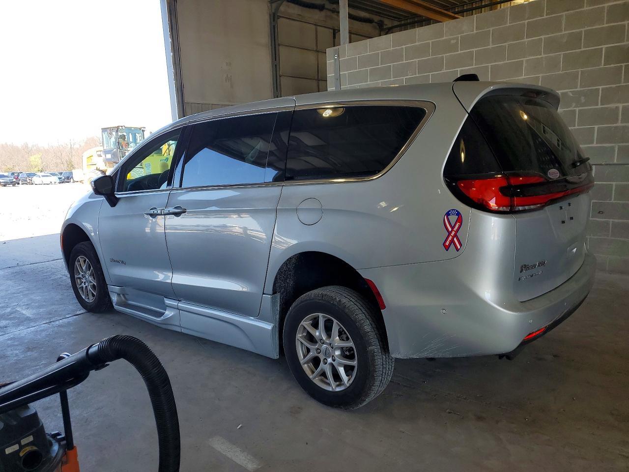 2023 CHRYSLER Pacifica