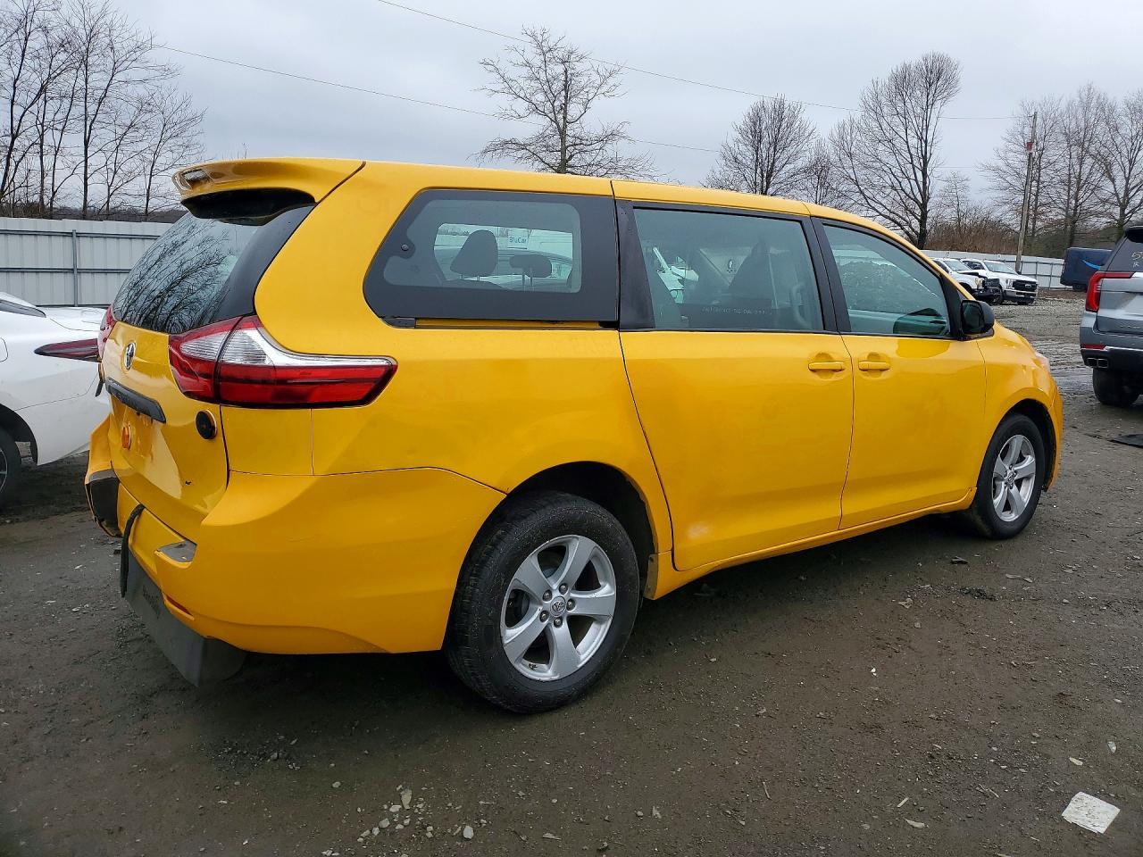 2016 TOYOTA SIENNA
