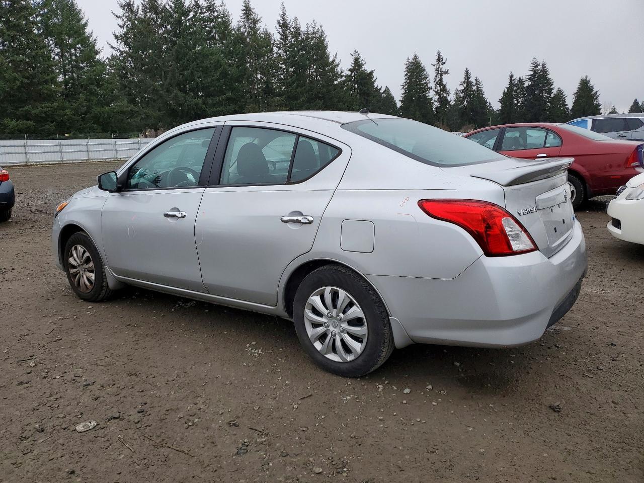 2015 NISSAN VERSA