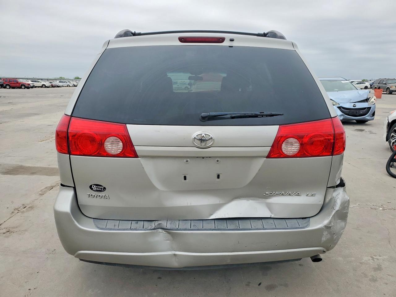 2009 TOYOTA SIENNA