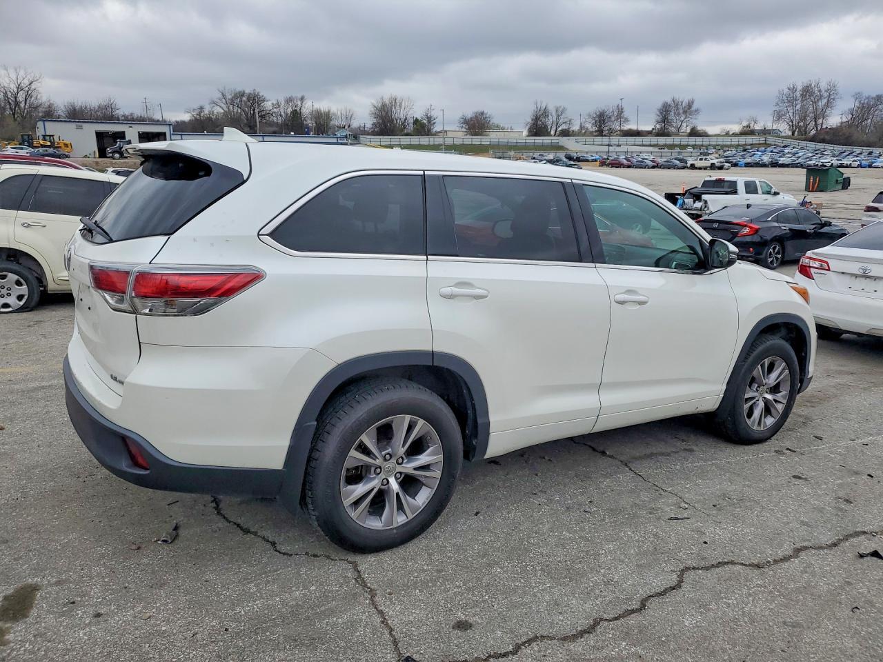 2015 TOYOTA HIGHLANDER