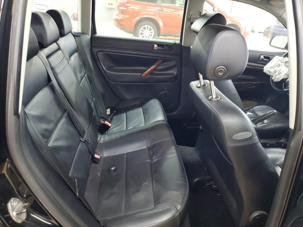 2004 VOLKSWAGEN Passat