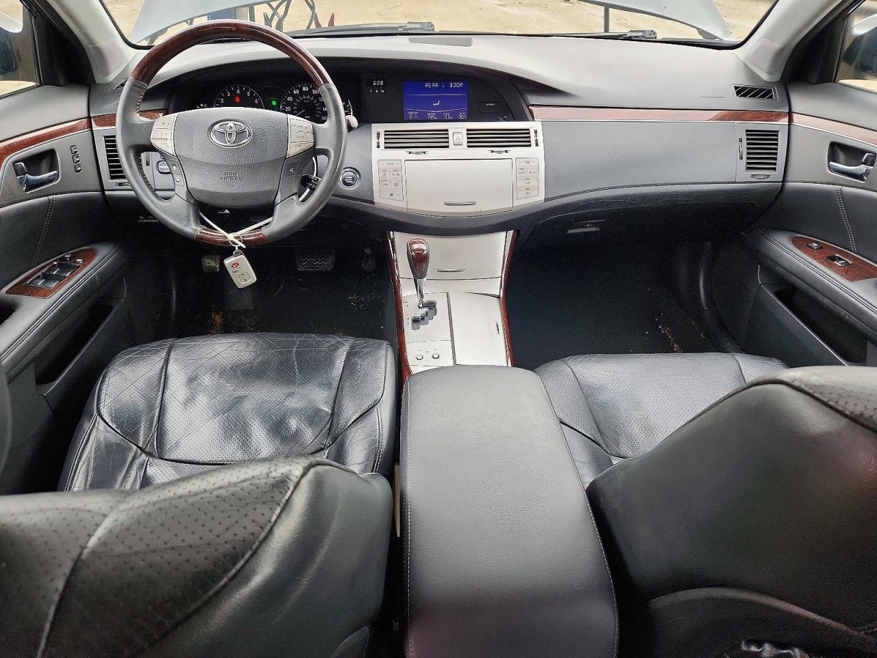 2010 TOYOTA Avalon