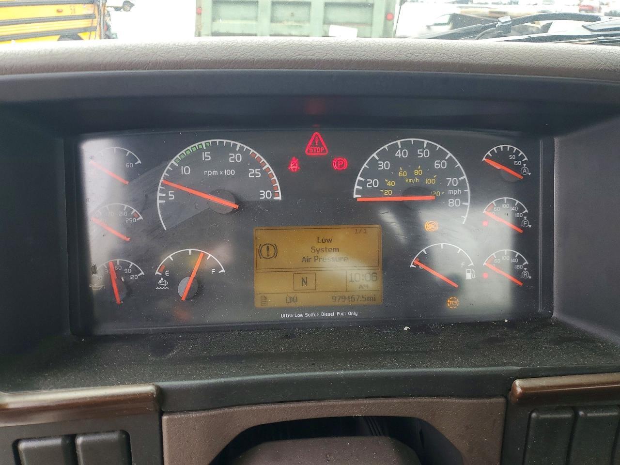 2017 VOLVO VNL