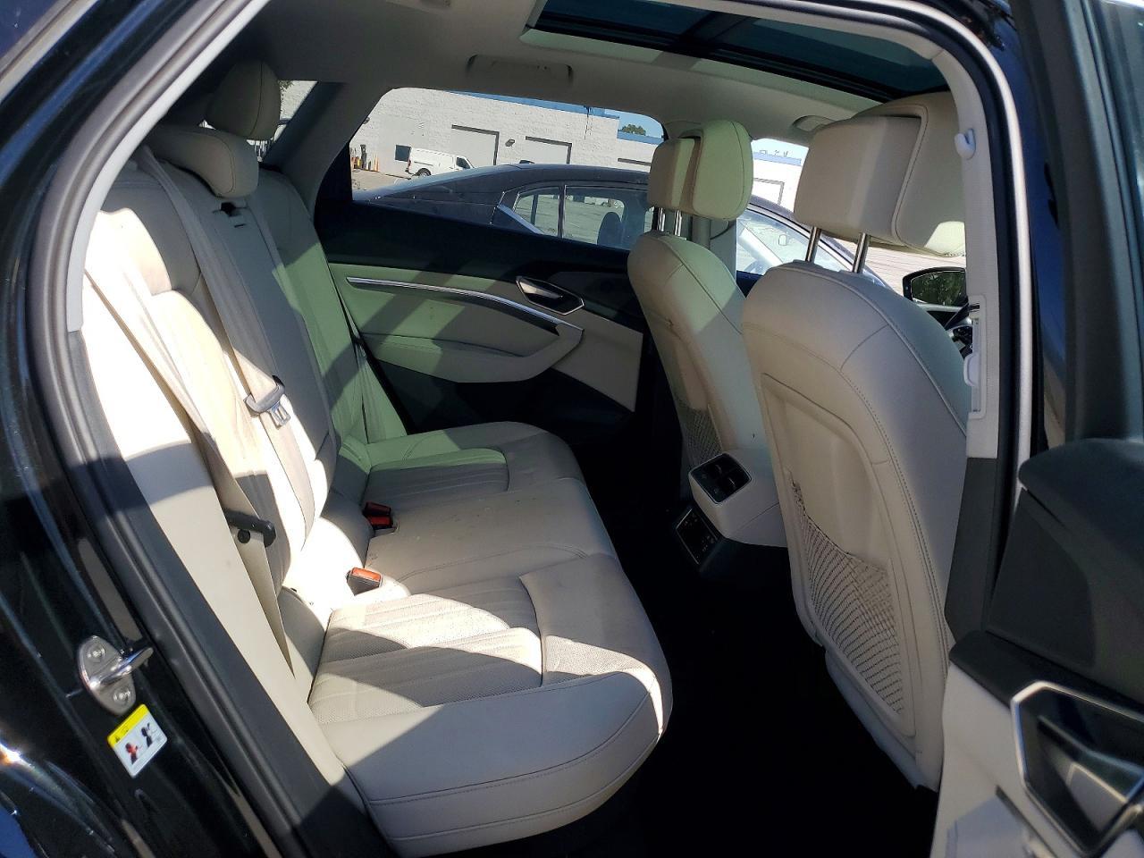 2024 AUDI Q8