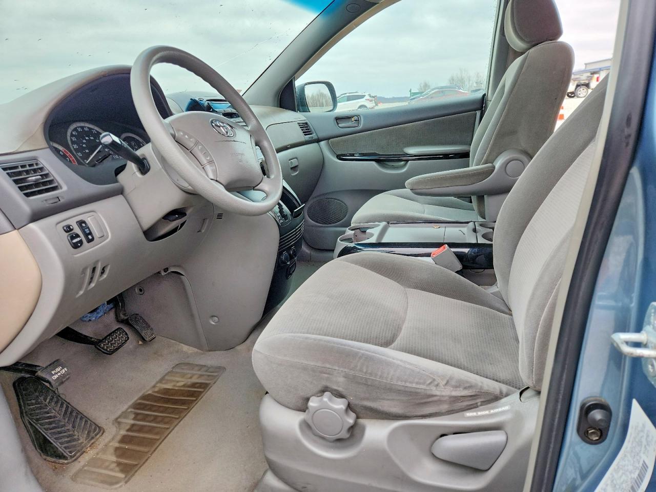 2004 TOYOTA SIENNA