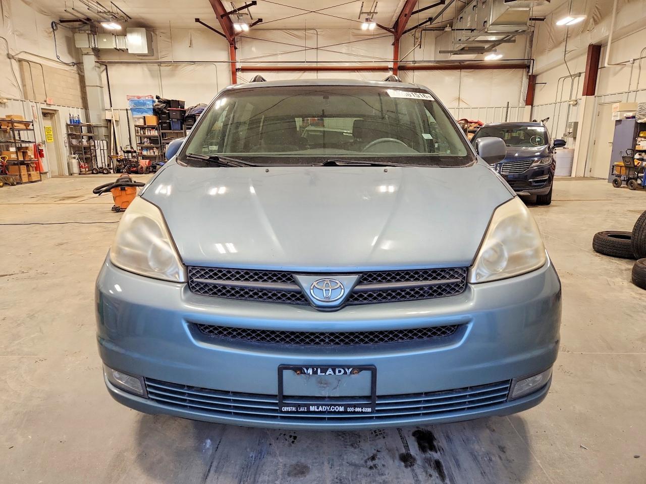 2005 TOYOTA SIENNA
