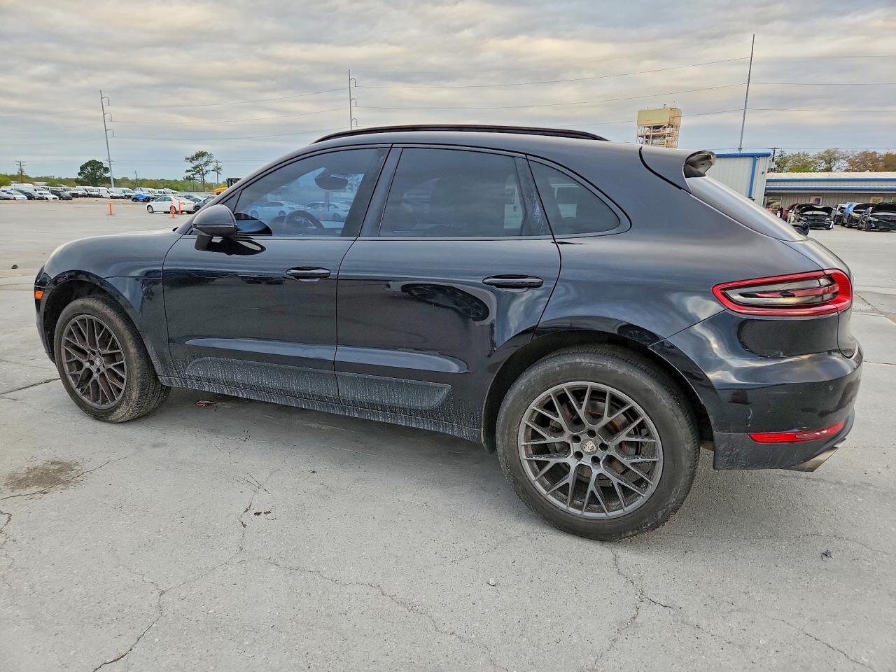 2015 PORSCHE Macan