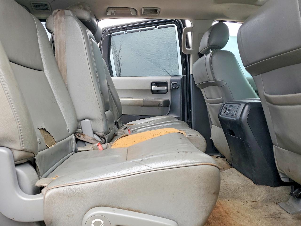 2011 TOYOTA Sequoia