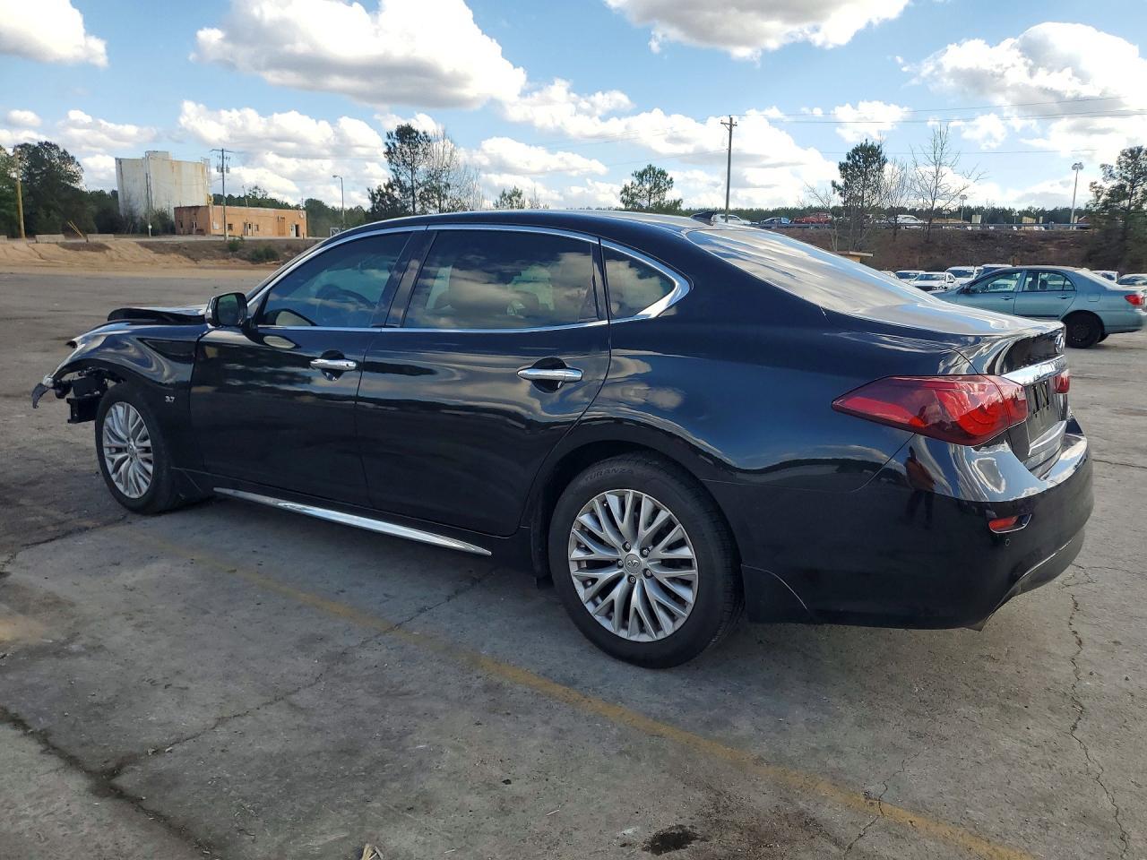 2016 INFINITI Q70