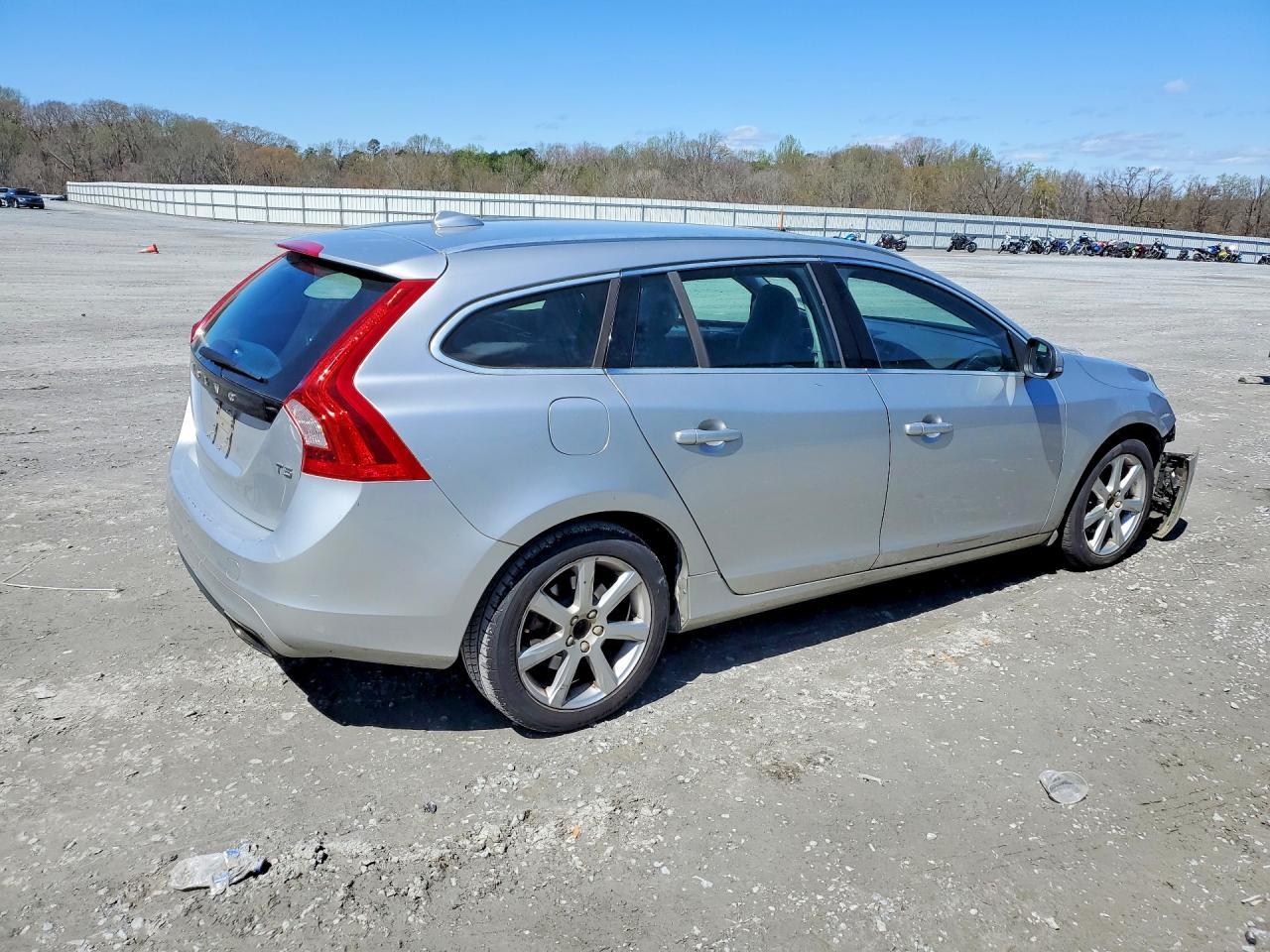 2016 VOLVO V60