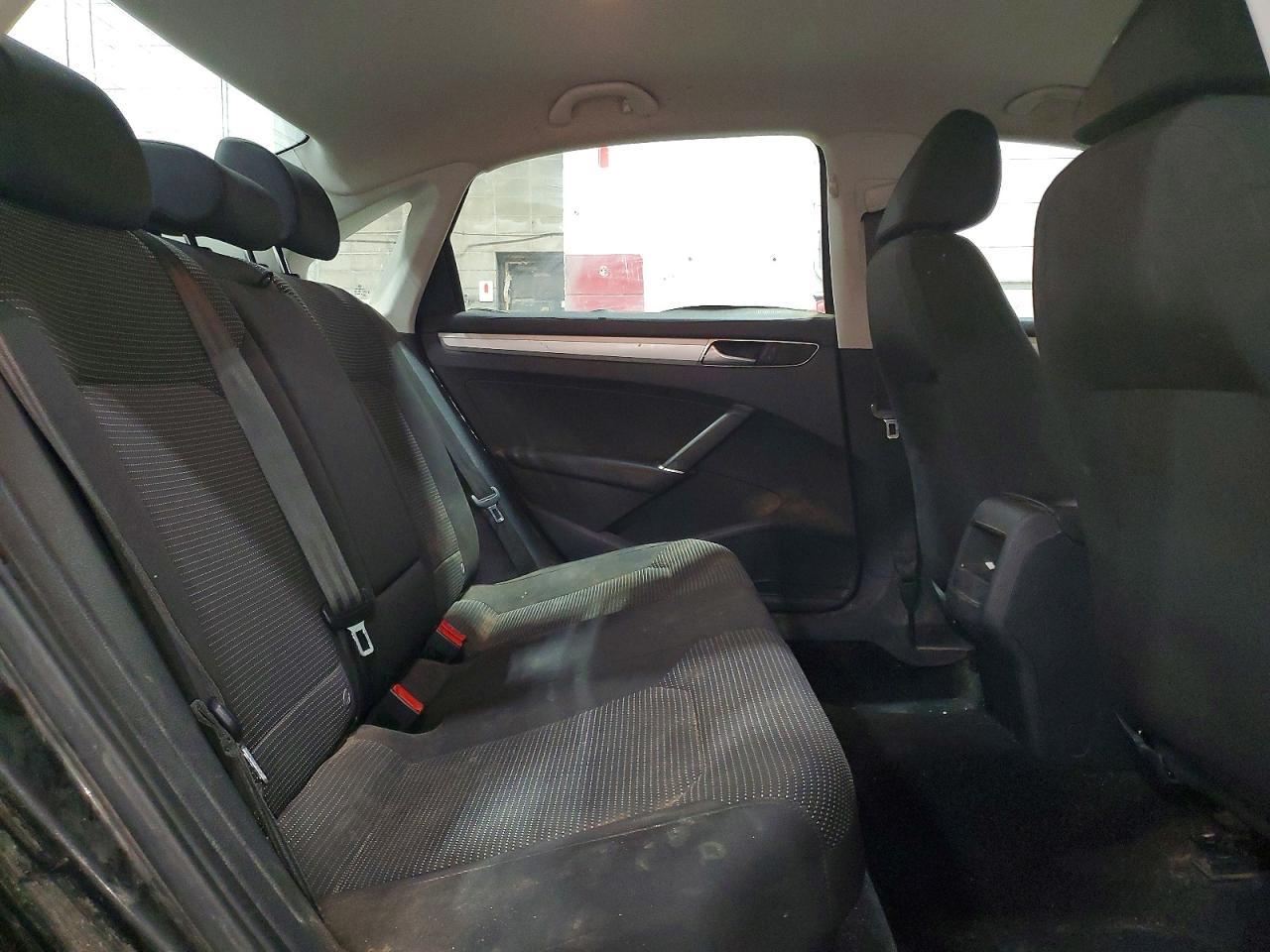 2016 VOLKSWAGEN Passat