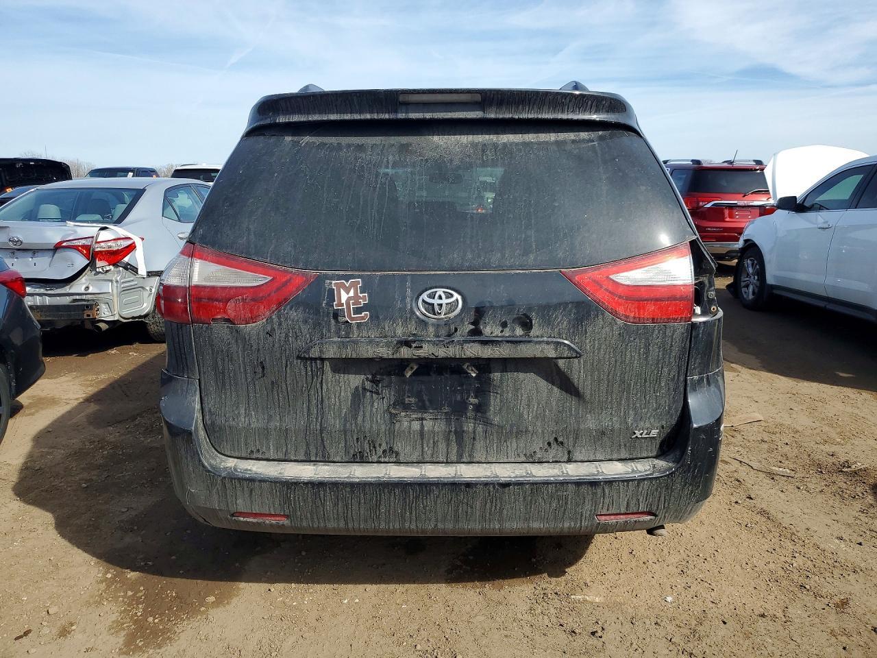 2016 TOYOTA SIENNA
