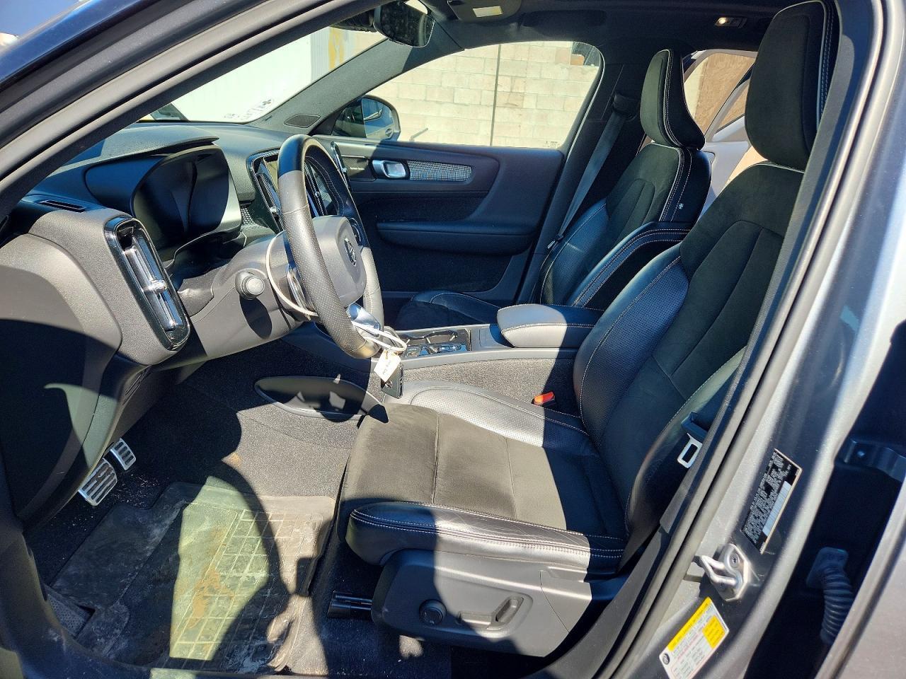 2019 VOLVO XC40