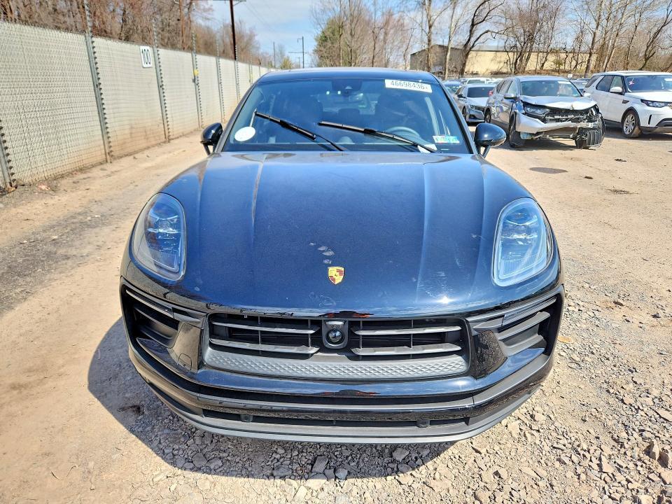 2026 PORSCHE Macan