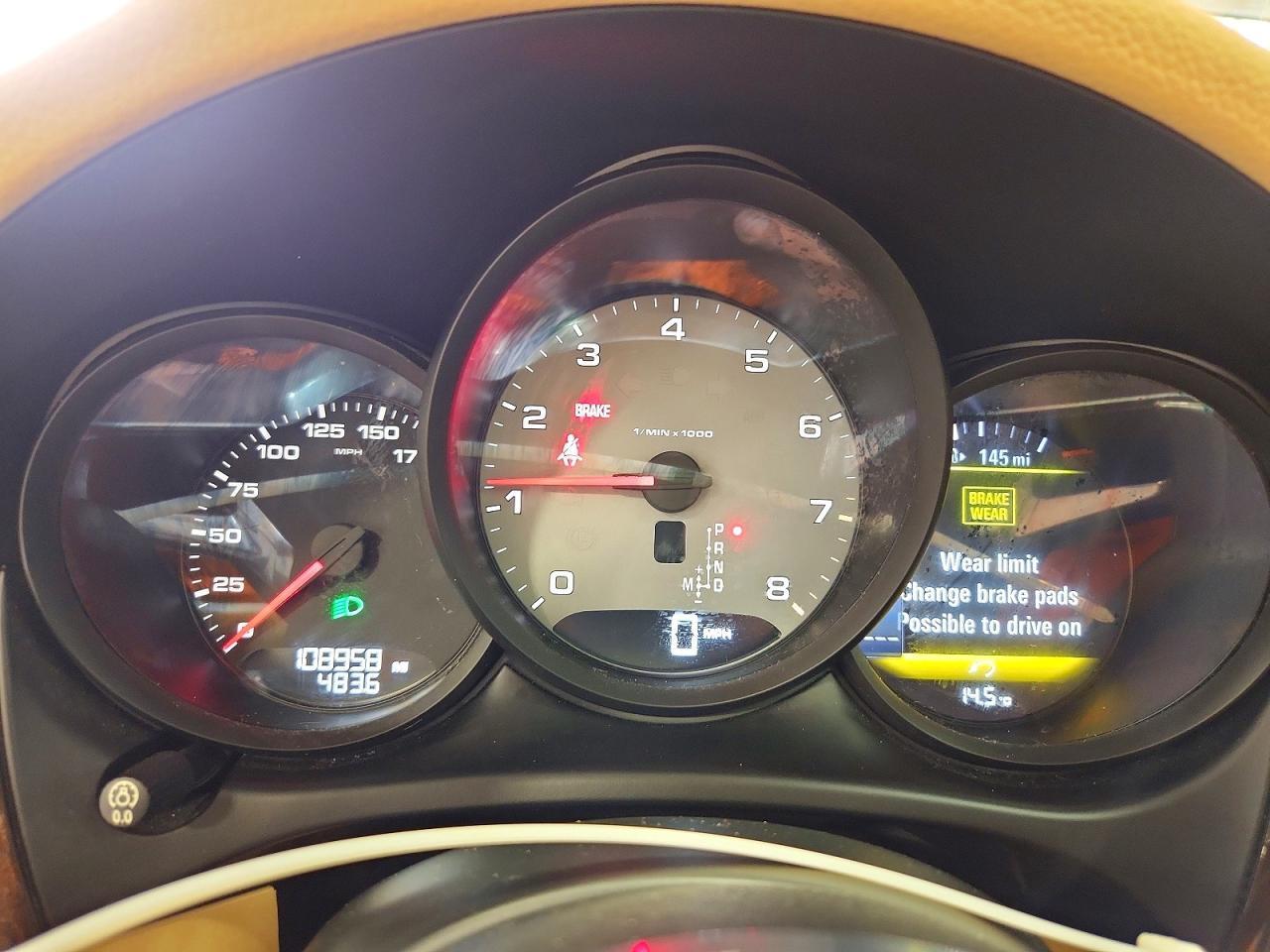 2016 PORSCHE Macan