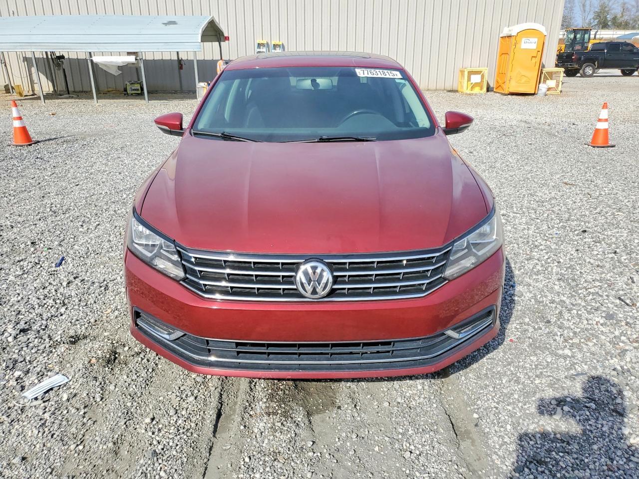 2017 VOLKSWAGEN Passat