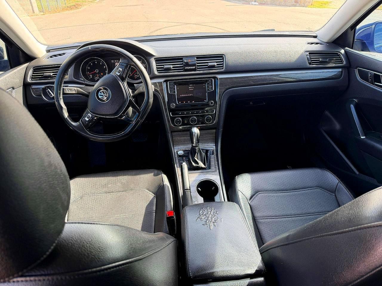 2018 VOLKSWAGEN Passat