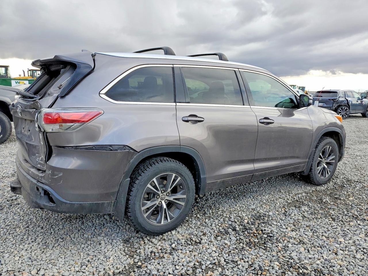 2016 TOYOTA HIGHLANDER
