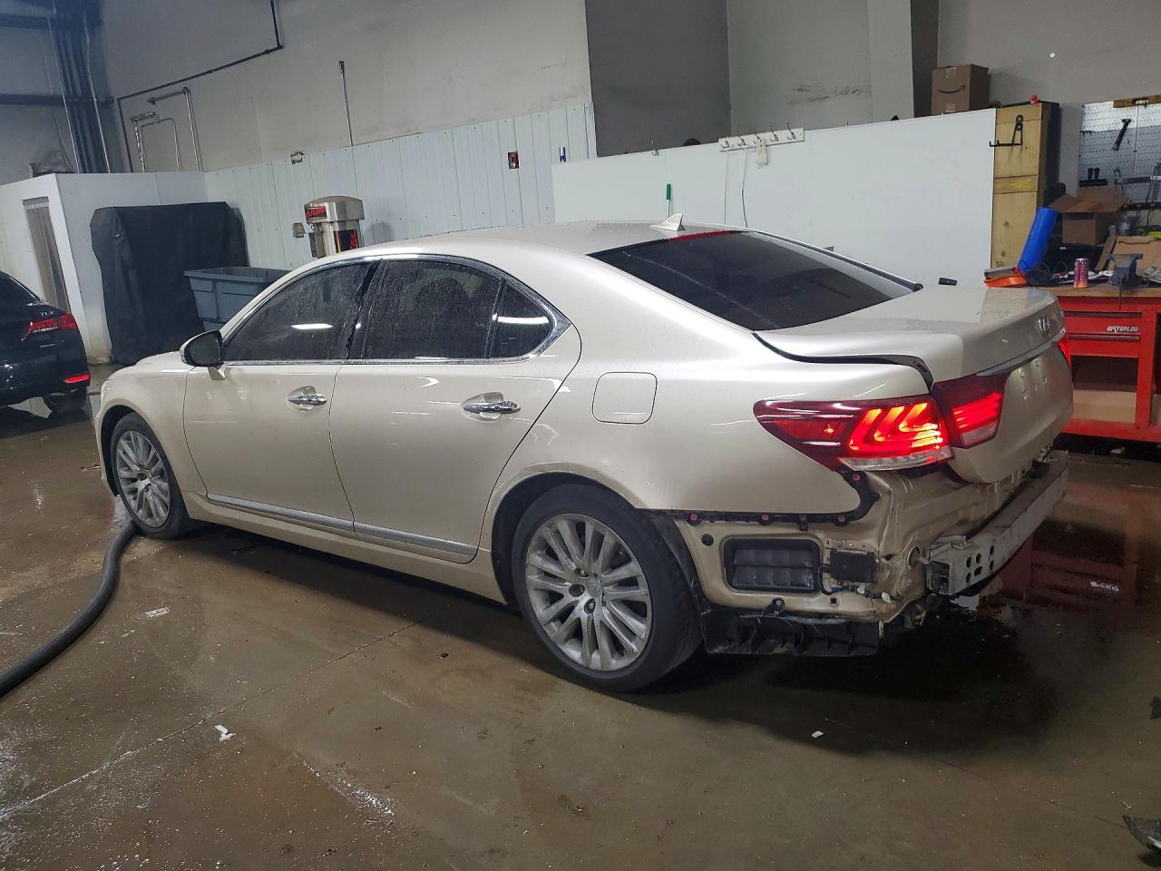 2013 LEXUS LS 460