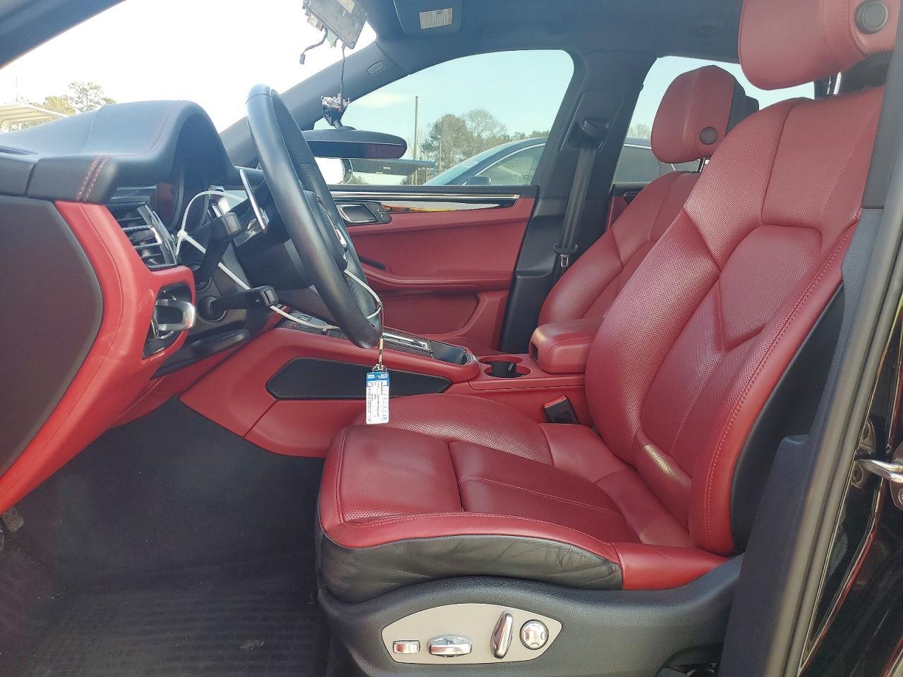 2023 PORSCHE Macan