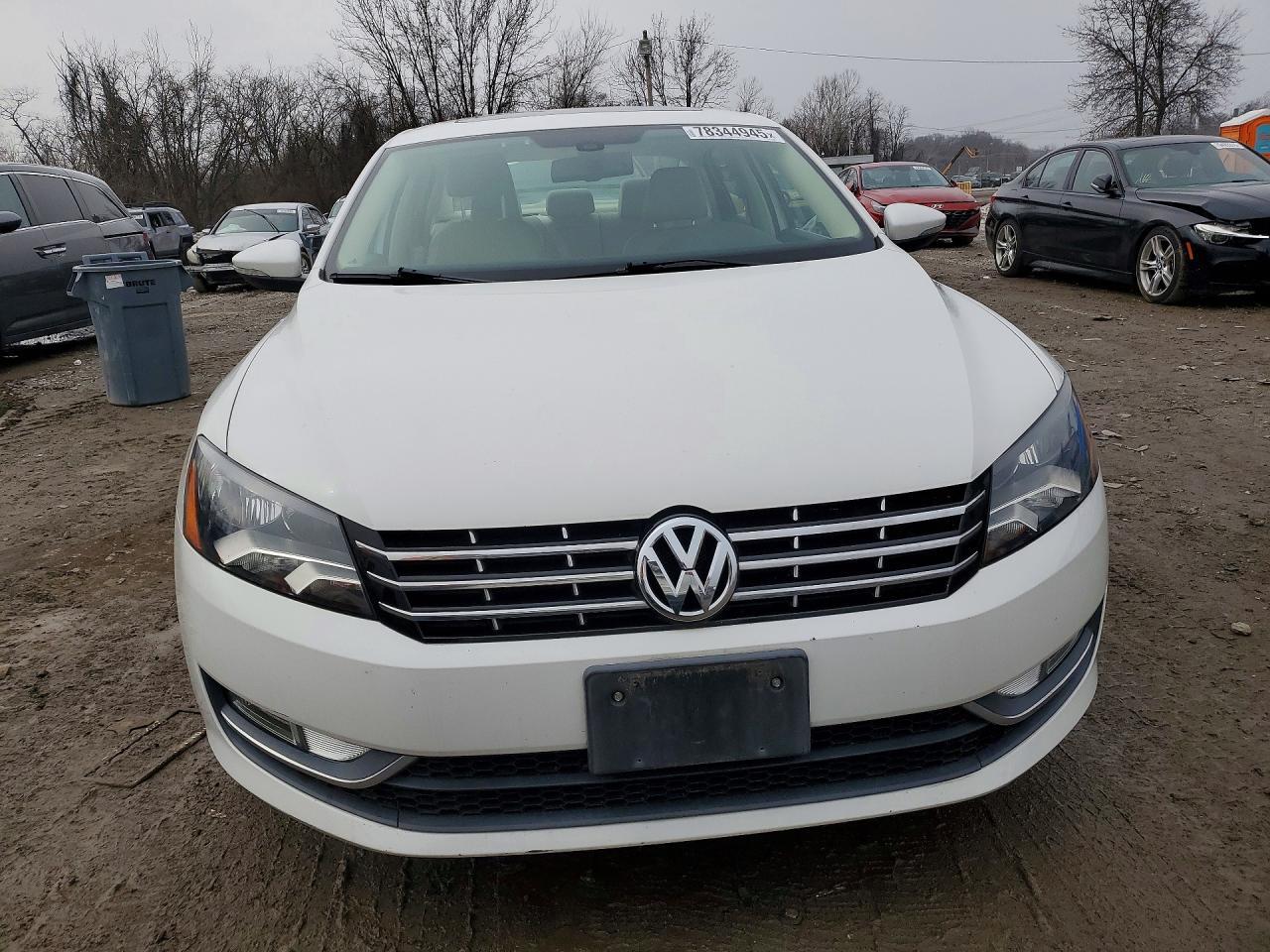 2012 VOLKSWAGEN Passat