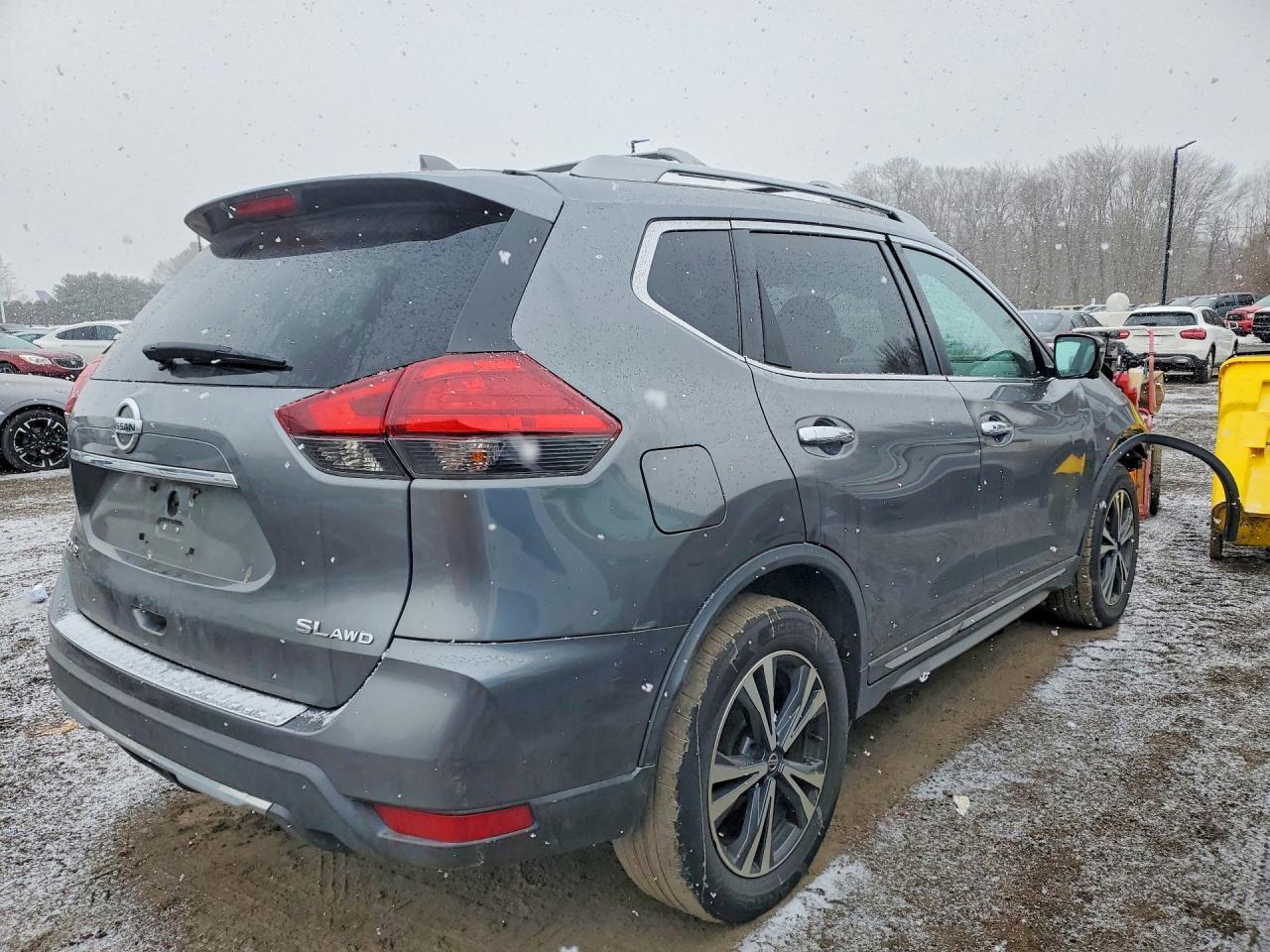 2017 NISSAN ROGUE