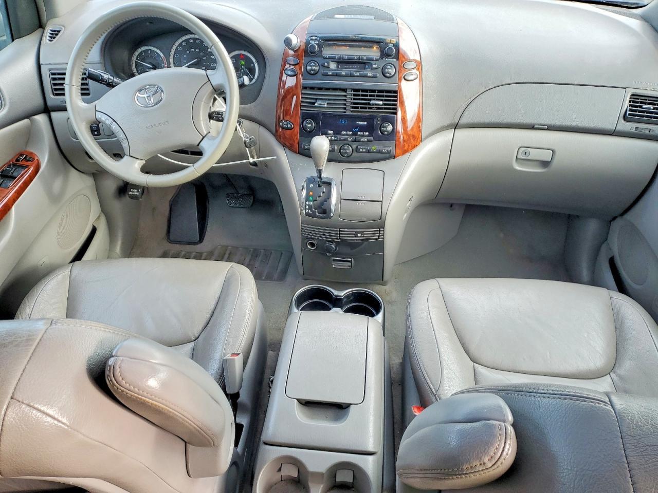 2004 TOYOTA SIENNA