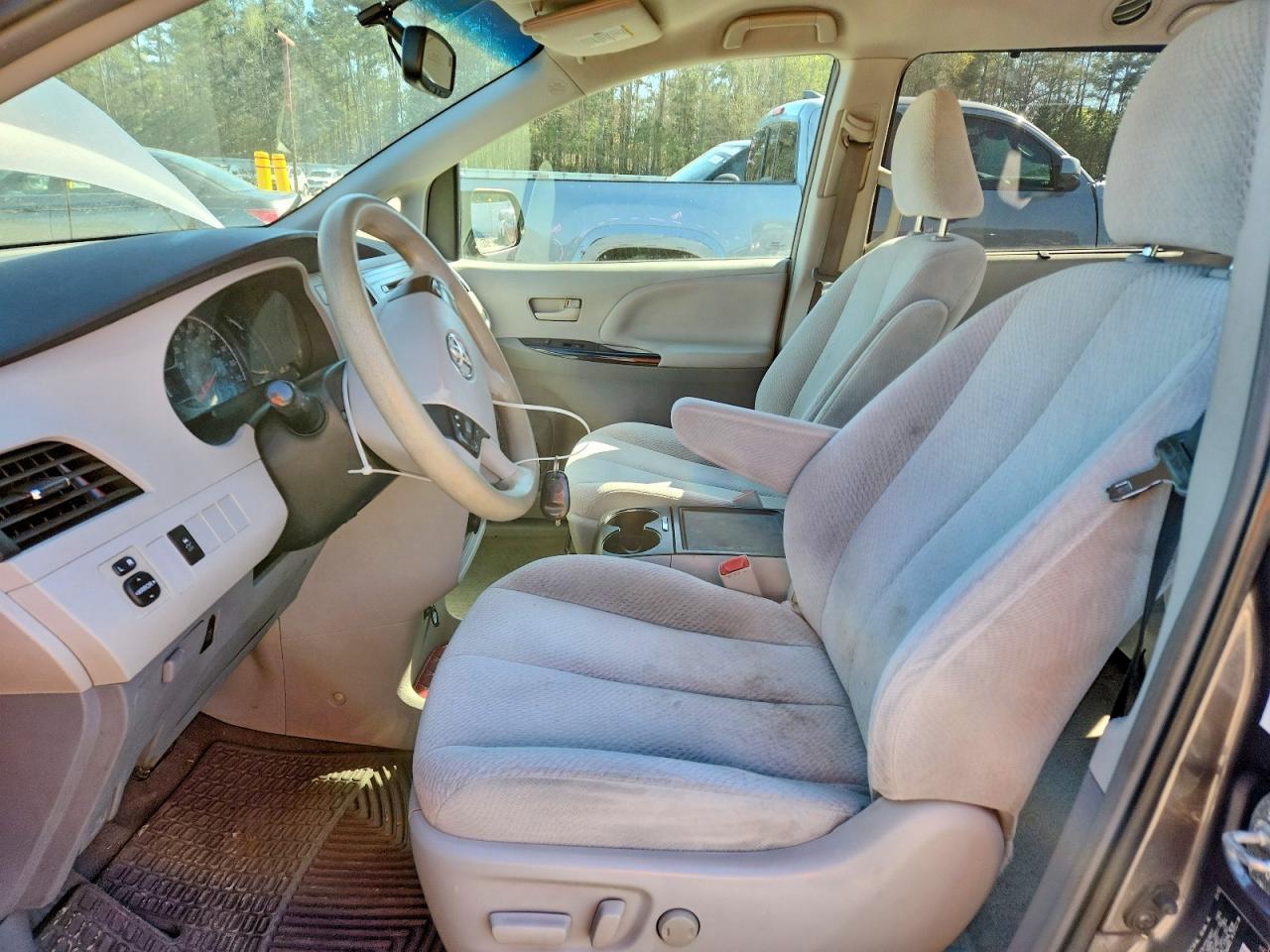 2013 TOYOTA SIENNA