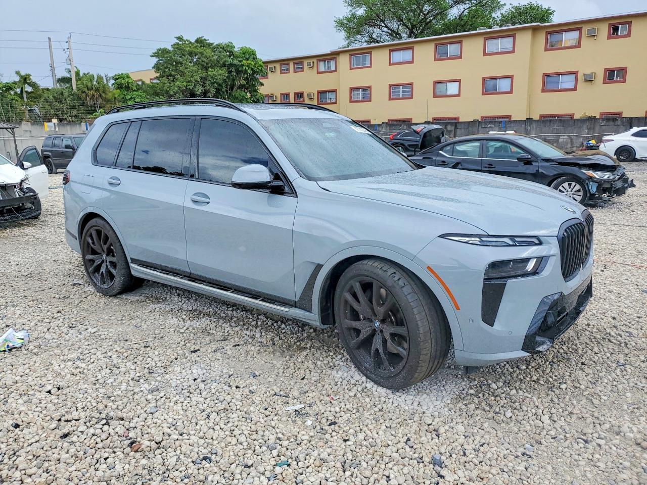 2025 BMW X7
