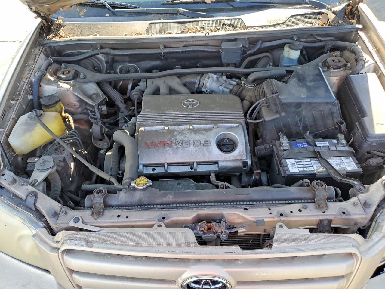 2004 TOYOTA HIGHLANDER