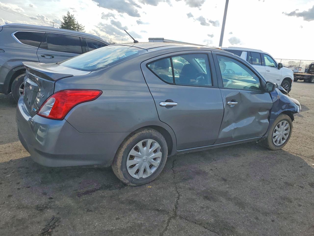 2016 NISSAN VERSA