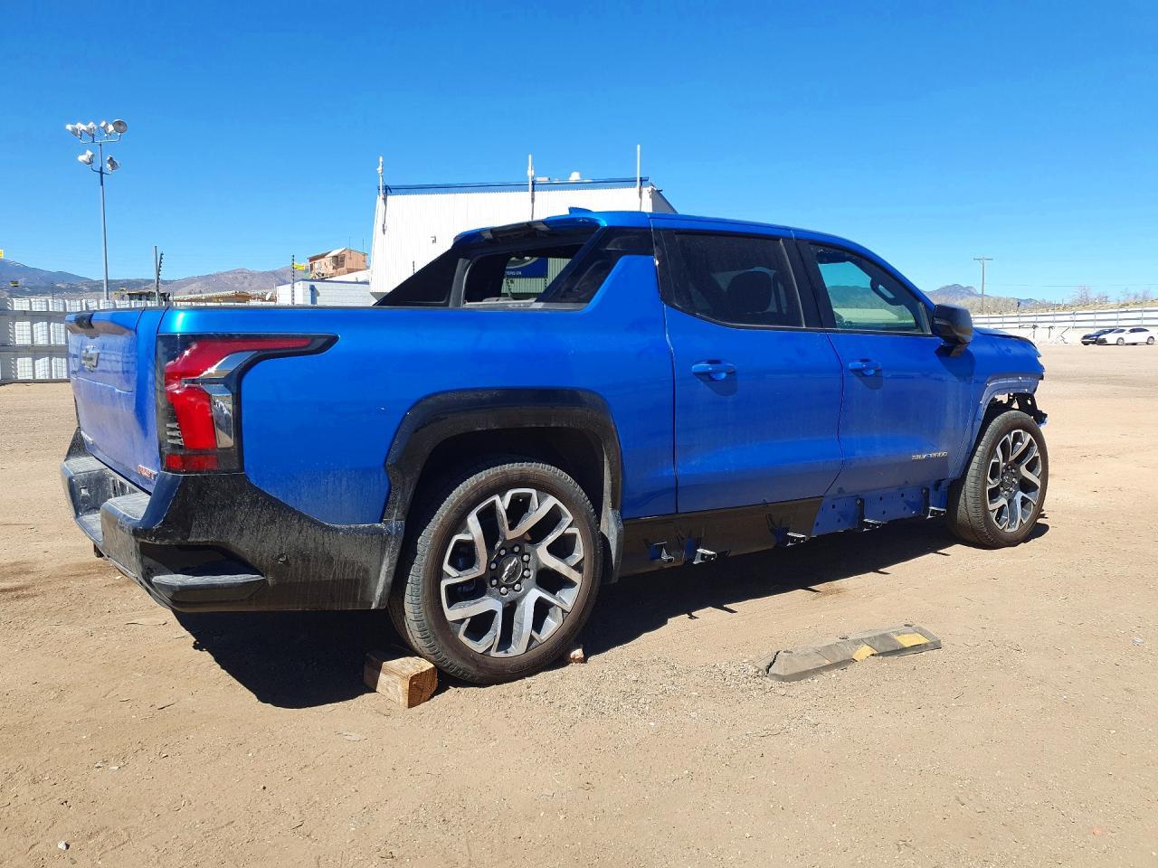2025 CHEVROLET Silverado