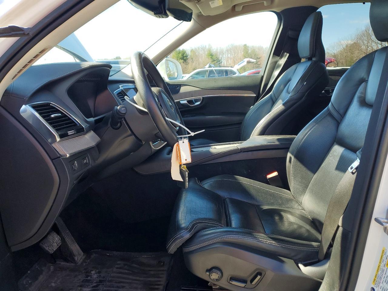 2022 VOLVO XC90