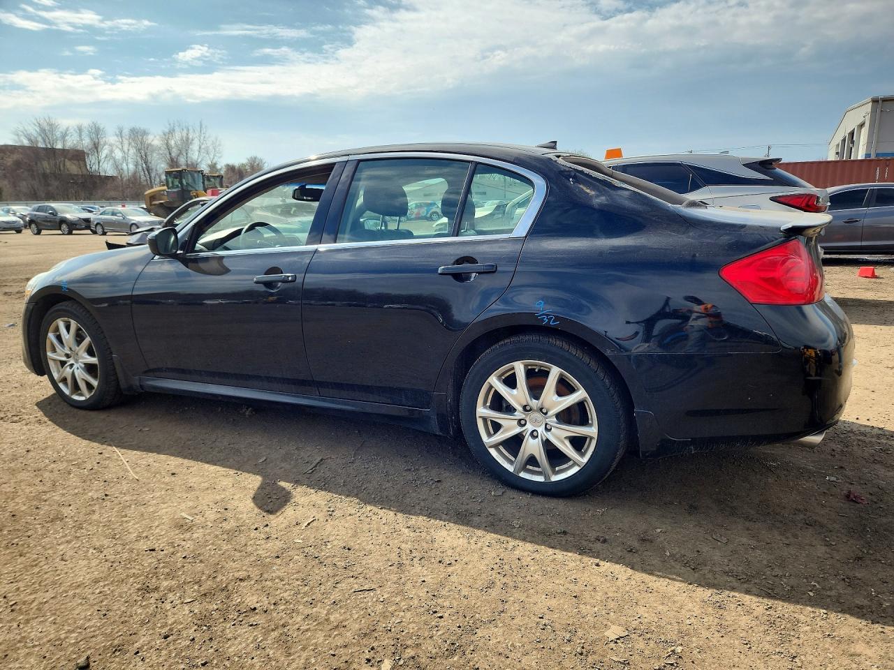 2011 INFINITI G37