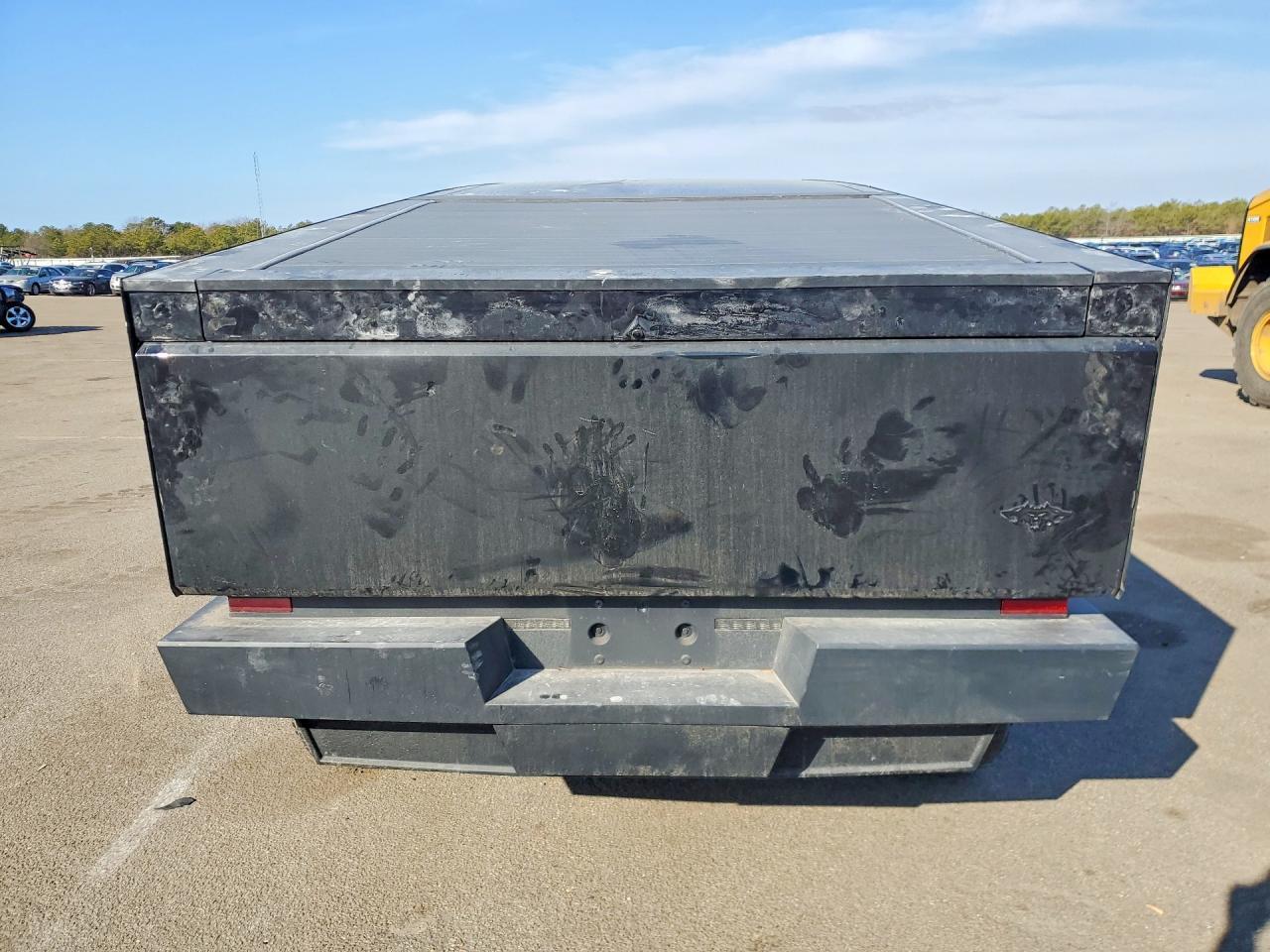 2024 TESLA Cybertruck
