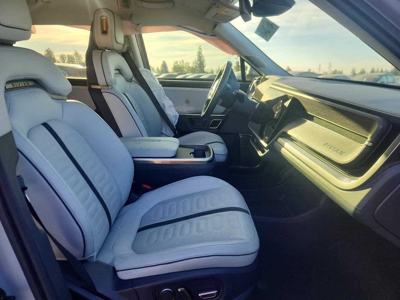 2023 RIVIAN R1s