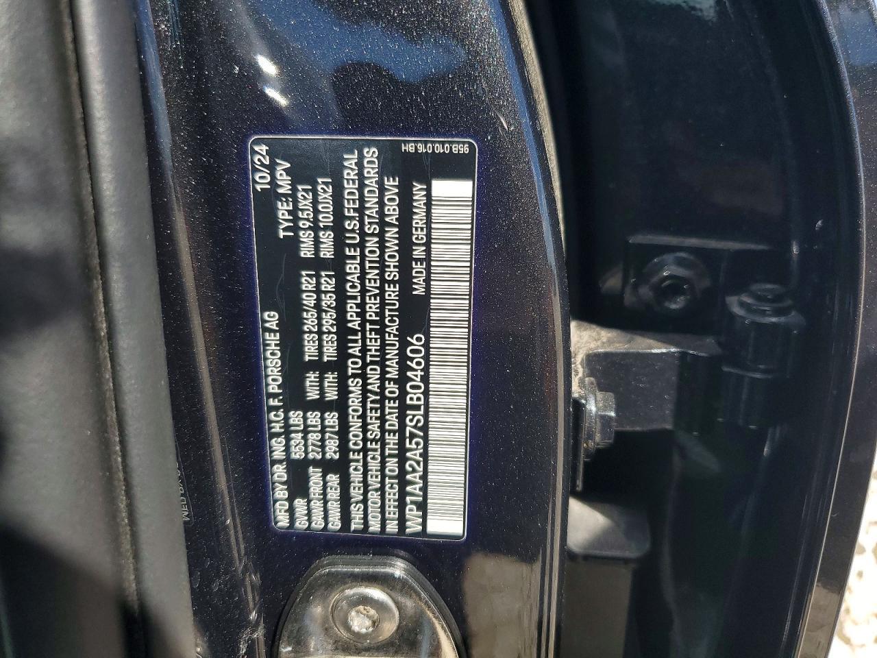 2025 PORSCHE Macan