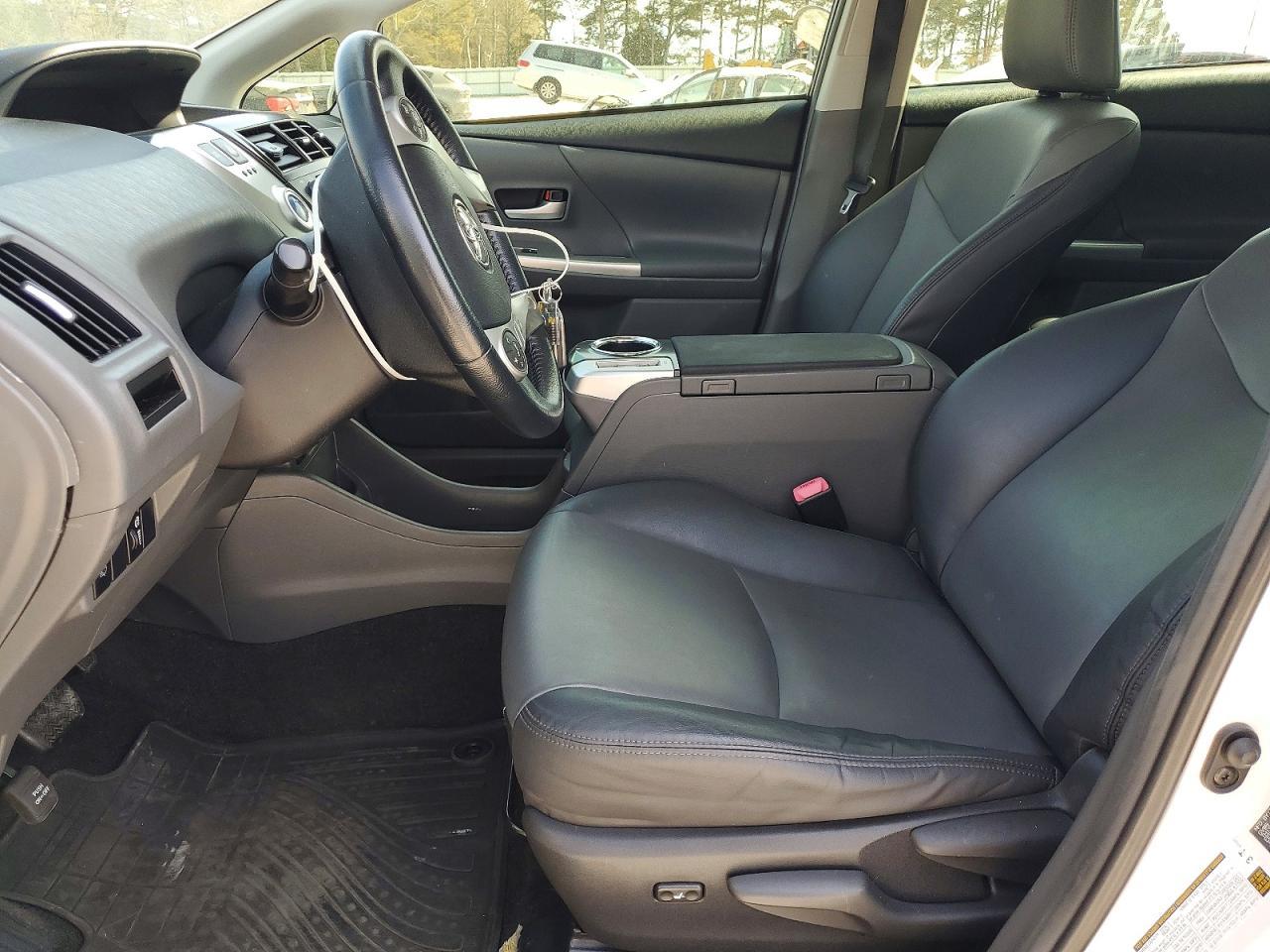 2013 TOYOTA PRIUS V