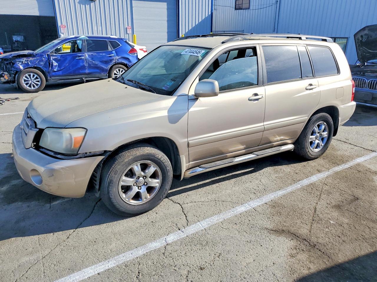 2004 TOYOTA HIGHLANDER