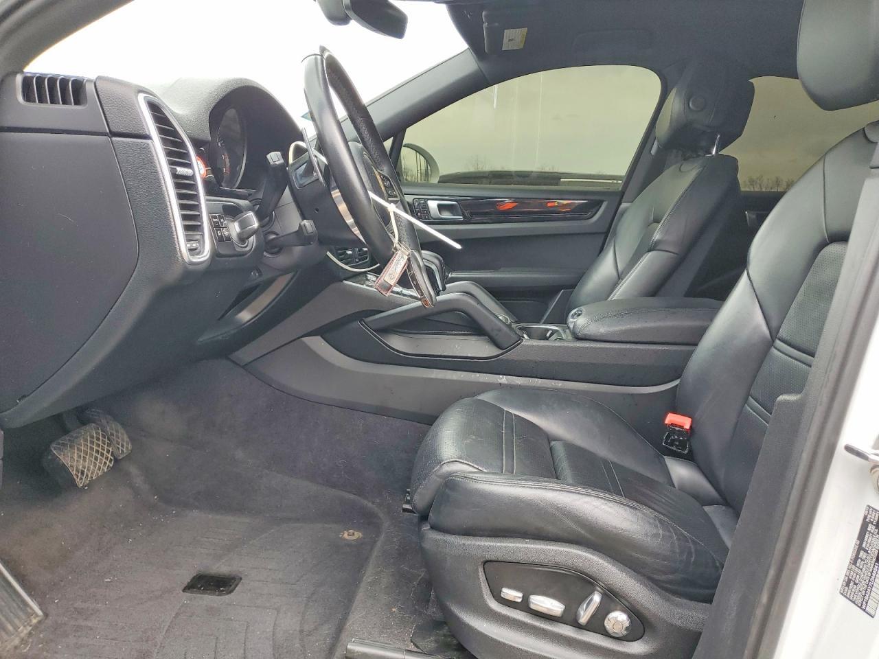 2020 PORSCHE CAYENNE