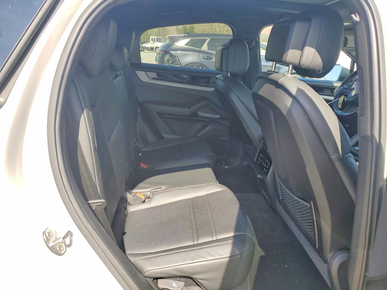 2024 PORSCHE CAYENNE